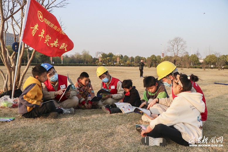 縣供電公司開展“讓放飛遠(yuǎn)離高壓線路”活動