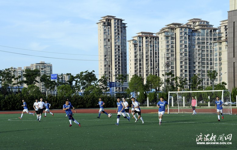 “海濱苑杯”濱海縣第二十屆足球賽比賽場景