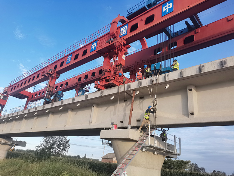 濱海港鐵路專用線跨S226特大橋順利完成架設(shè)