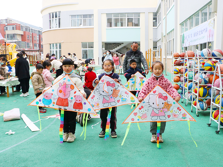 縣幼兒園江南新城分園舉行首屆親子風箏節(jié)